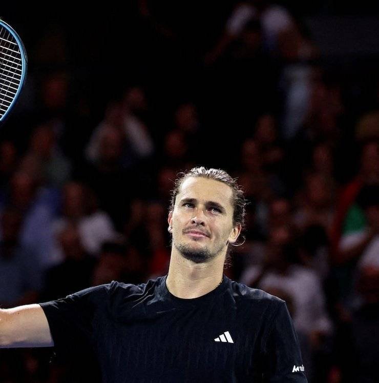 原创             挽救2赛点逆转！兹维列夫2-1险胜梅总，第23次跻身大师赛四强