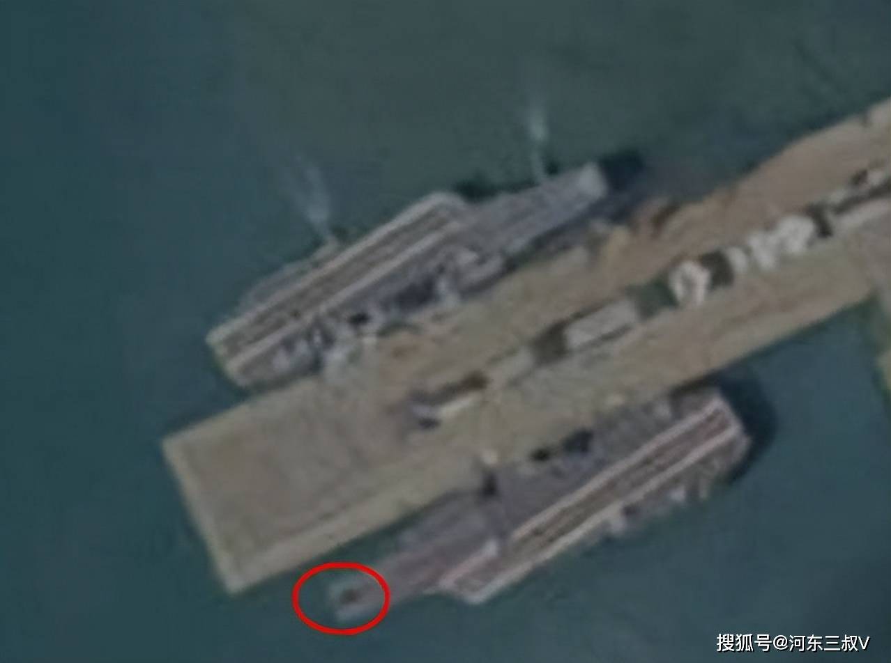疑似涂刷舷号,甲板停放8架飞机,福建舰可能真的要交付了