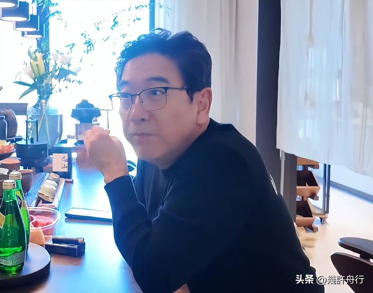 水均益女儿带娃搬去福建常住，临走前看望爸爸，亲妈跟着同行