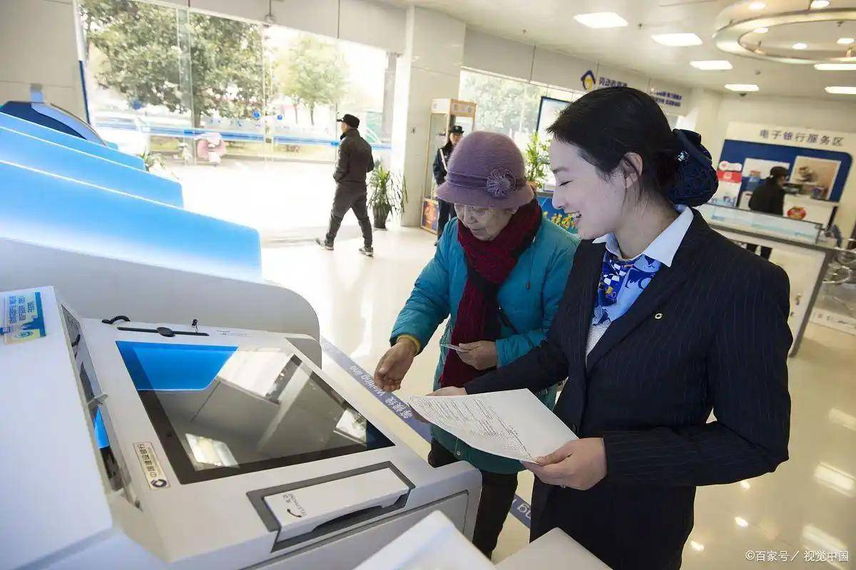 注销银行卡时，柜员问销卡还是销户，可不能乱选，两者大不相同