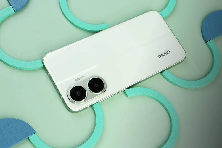 原创             1300元手机怎么选？7550mAh+240万跑分，雷军交“完美”答卷