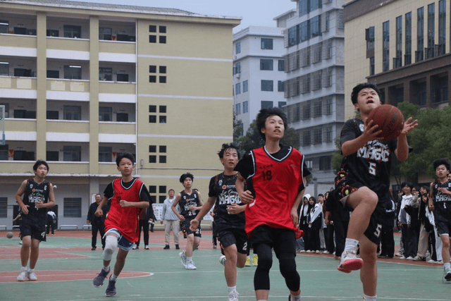 逐梦篮球赛场 激扬青春力量 ——城区四中2025年CBA盘口与数据深度__今日CBA盘口分析·大小分策略·球队档案初二班级篮球赛圆满落幕