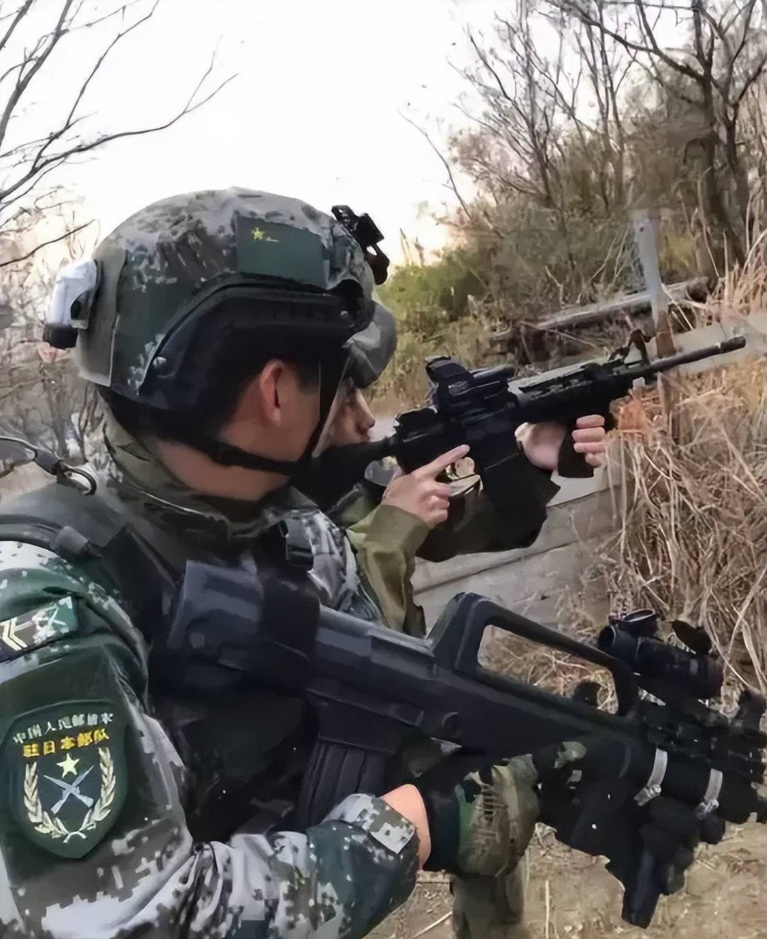 近日!日本军迷穿中国军服唱《歌唱祖国》?是驻日本部队吗?
