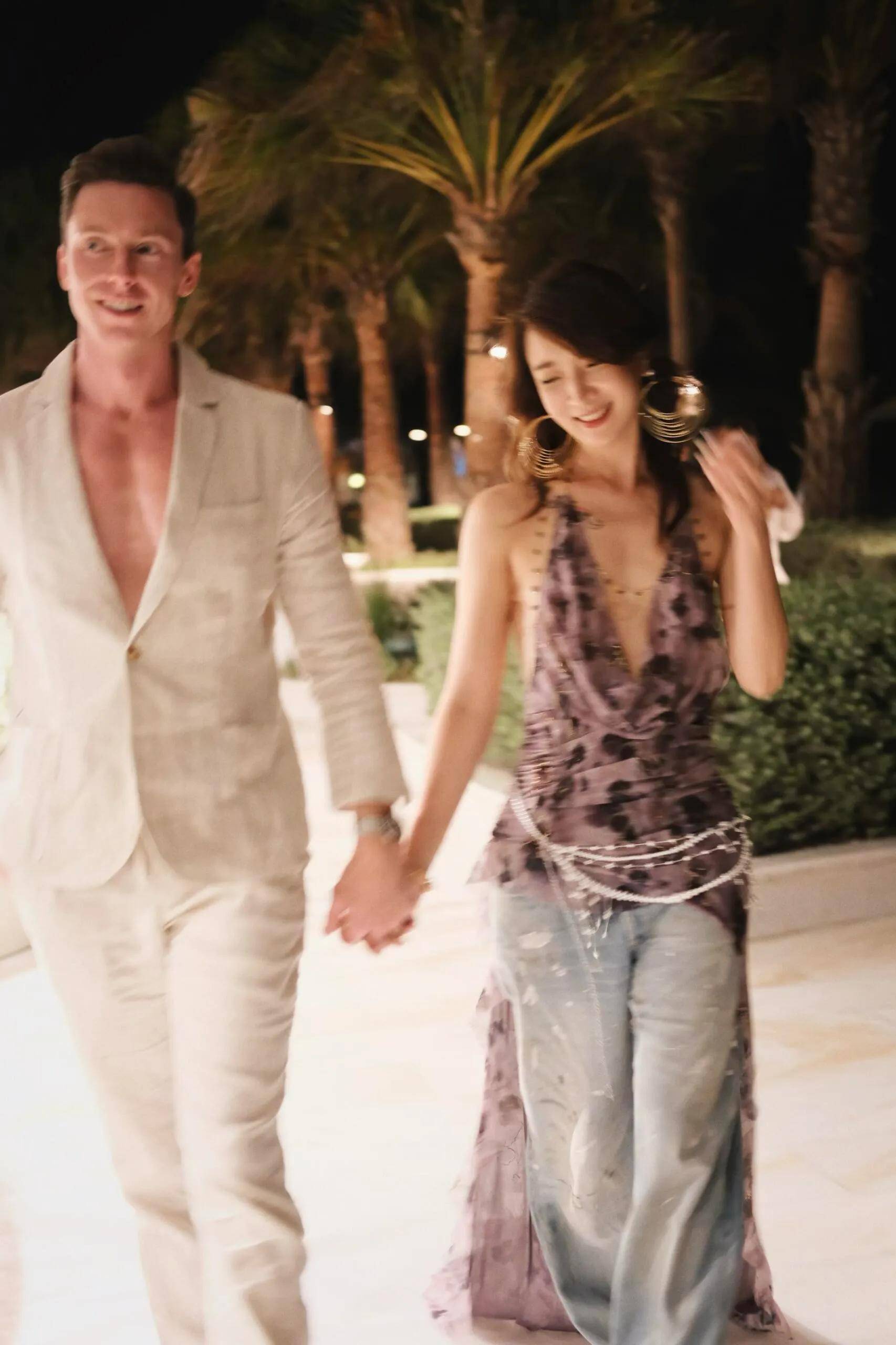 陈赫前妻许婧晒照庆39岁生日，和大帅哥老公甜蜜秀恩爱，登对养眼