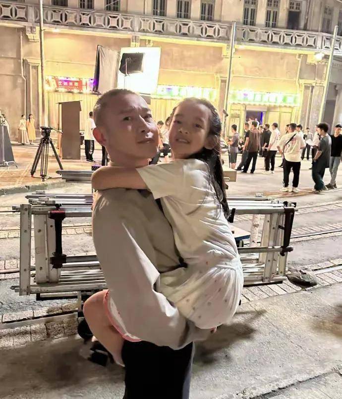 聂远夫妇为11岁长女隆重庆生!浓眉大眼似爸,女儿已进军演艺圈,演技不逊老戏骨