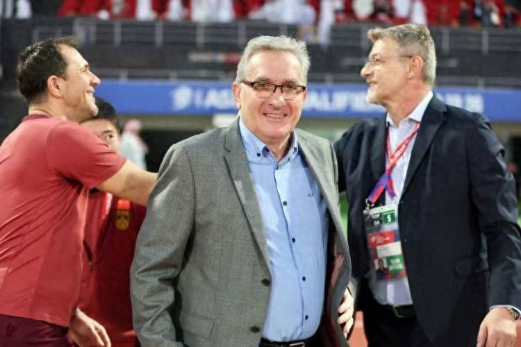 “国足深夜传消息！足球直播-NBA直播_英