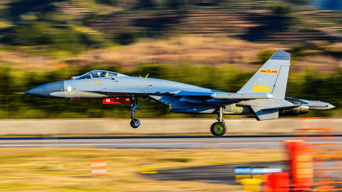 一堆废铁!台军终获“隐身战机”,台网友却愁眉苦脸:隐身太好了,根本看不到