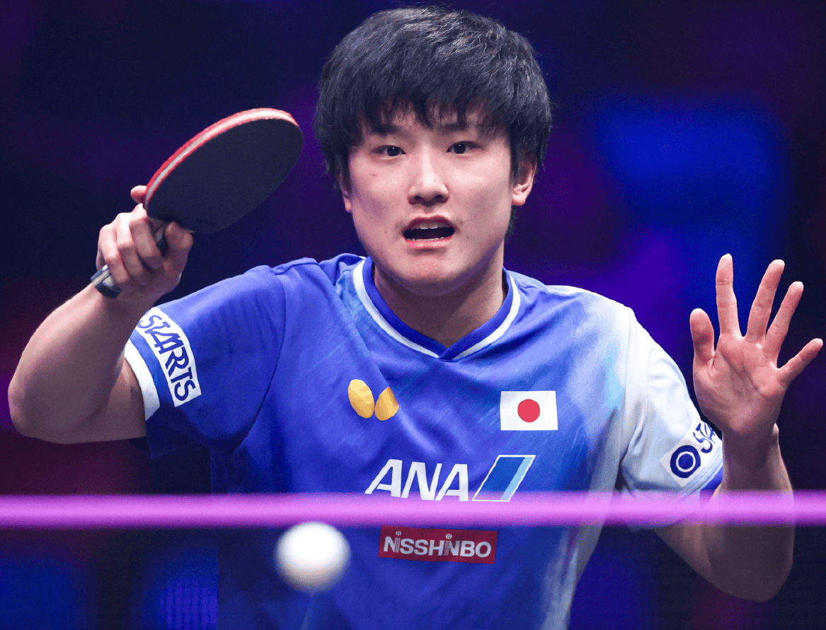 原创 张本智和崩溃!苦战4局不敌37岁老将,父亲现场观战、表情凝重