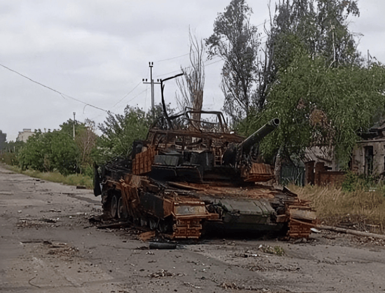 乌军伪装成女人突围红军城,俄军一次俘虏200人,法械旅这次学到了精髓