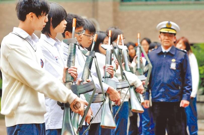 赖清德手下无人？现役台军宁愿赔款8.9亿，也不肯跟解放军掰手腕