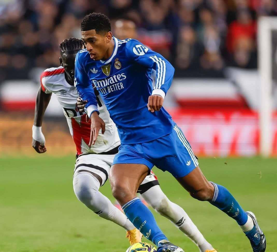 西甲最新西班牙足球甲级联赛积分榜出炉：皇马丢分！巴萨4-2告捷落后榜首3分