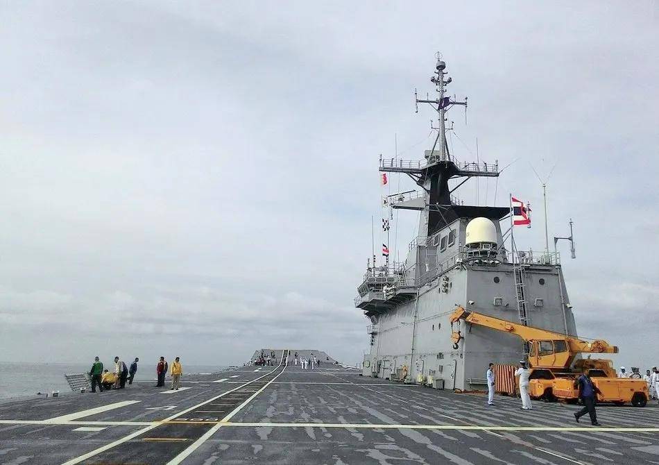吨位比055驱逐舰还小，东南亚唯一航母不会退役，还要升级！泰国政府不想丢掉头衔
