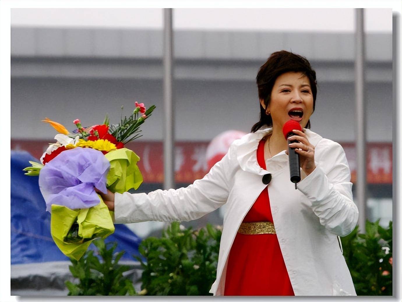 歌手杭天琪：我这辈子最正确的决定，就是43岁高龄给小丈夫生儿子