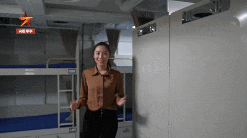 双层软卧变三层硬卧！福建舰宿舍首次公开，咋比辽宁山东舰还挤？