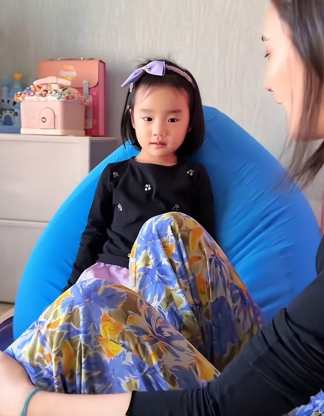 海哈金喜离婚后首晒女儿，3岁夏夏长高不少，和爸爸李亚鹏超像