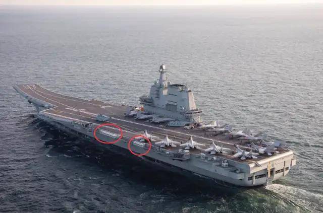 双层软卧变三层硬卧！福建舰宿舍首次公开，咋比辽宁山东舰还挤？