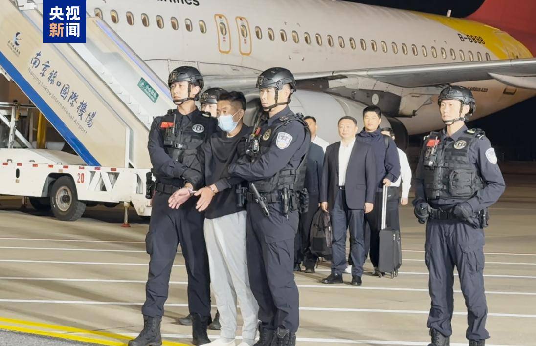 佘智江被押送上飞机引渡开元棋牌- 开元棋牌APP下载- 官方网站回中国涉案金额超27亿元曾参与投资开发KK园区