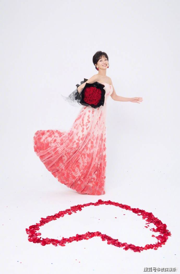 赵雅芝72岁了!生日写真曝光状态超年轻,活泼可爱美了一辈子