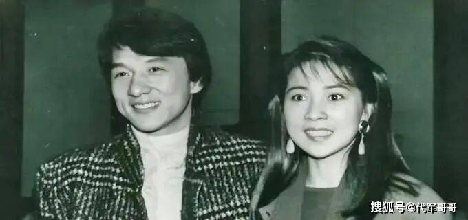 看到林凤娇和10岁房祖名合影,才明白成龙为啥说“一见钟情”
