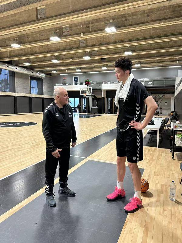 余嘉豪：放弃顶薪“留洋”，是学习也是重要人生经历