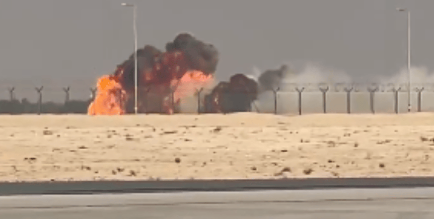 当着中东大客户的面，印度光辉战机坠毁，躲得过霹雳-15，却砸在自己人手上