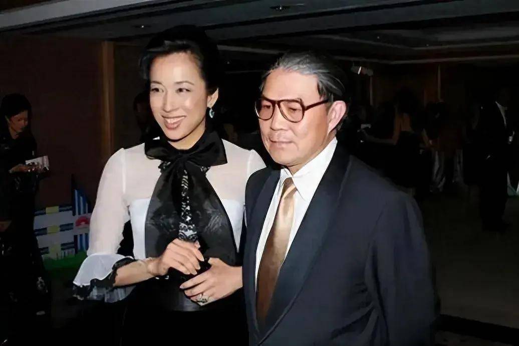 65岁朱玲玲二次净身出户离婚，她的一生让网友赞叹：太厉害了