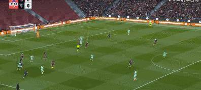 西班牙足球甲级联赛西甲最新积分消息：莱万闪击巴萨4球横扫毕巴黄潜绝杀差皇马2分