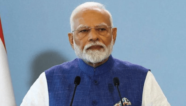 印度光辉战机在迪拜坠毁，飞行员瞬间被火光吞没，4天前刚被拍到漏油！莫迪这下“天塌了”