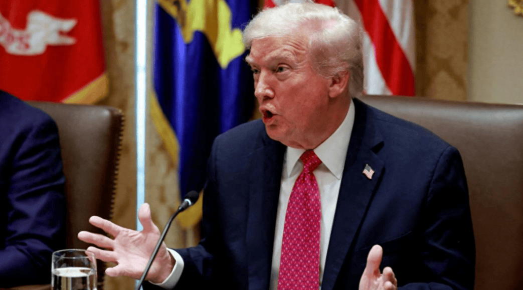 要么割让领土，要么后果自负，特朗普下达了最后通牒，泽连斯基已然没有退路