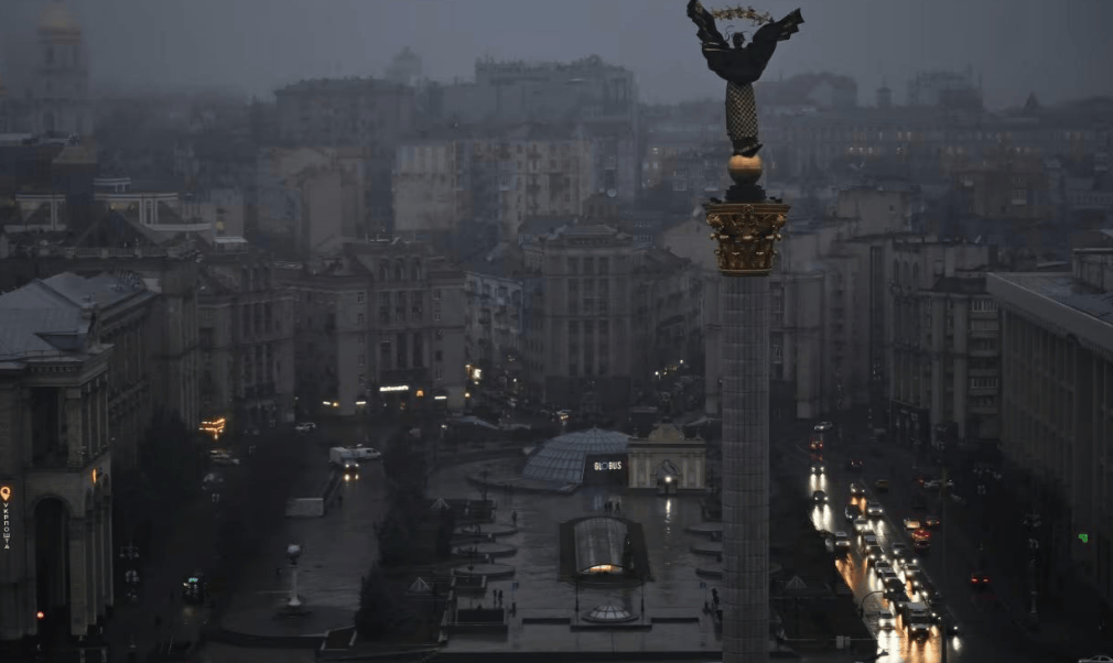 谈归谈打归打,泽连斯基下令全面还击,俄罗斯罕见承认空袭损失巨大!