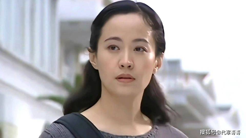 她嫁大13岁名导被捧红,丈夫不幸病逝,如今56岁单身无儿无女