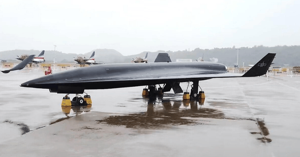 日本刚说在与那国岛部署导弹，中国无人机就来了，直接“贴脸”飞两遍！