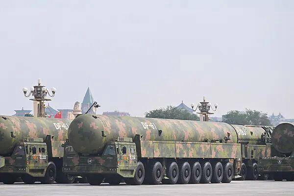 火箭军进入战备状态,日本高官放话:中国不准用导弹