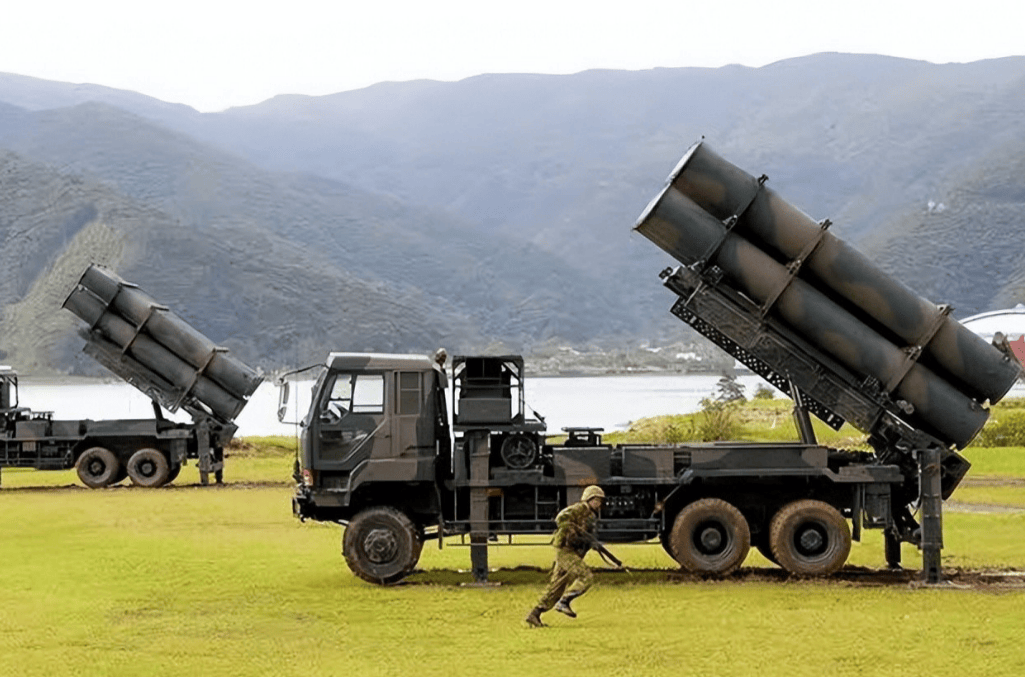 日本导弹刚进入阵地第一天，仗还没开始打，就被翼龙无人机看得一清二楚了！