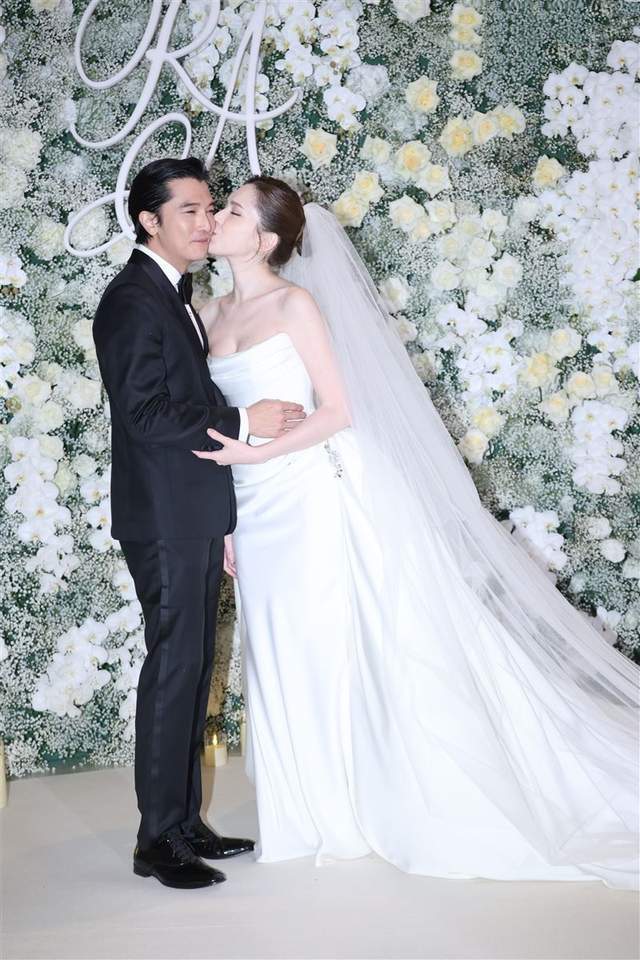 邱泽许玮甯婚礼现场曝光!嘉宾超430人,婚戒细节全曝光好有意义