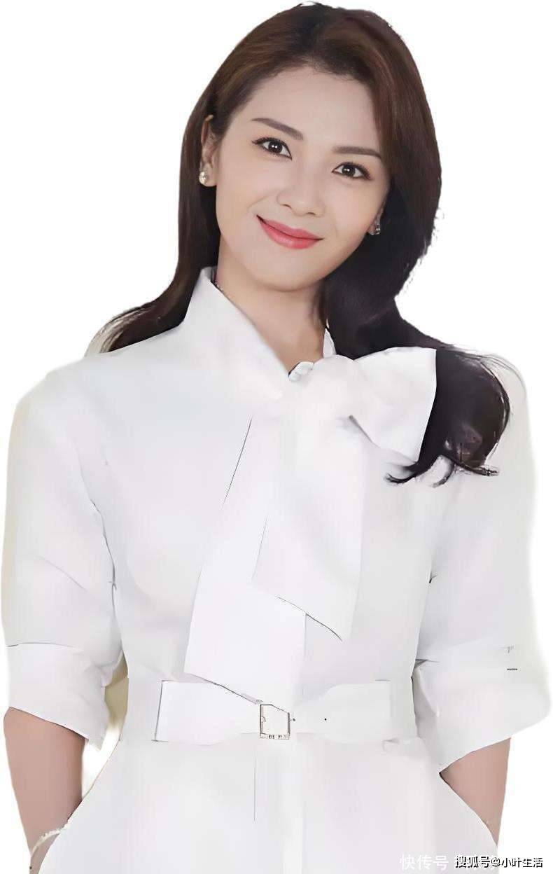 刘涛魅力无限,躺在台球桌上的照片非常勾魂