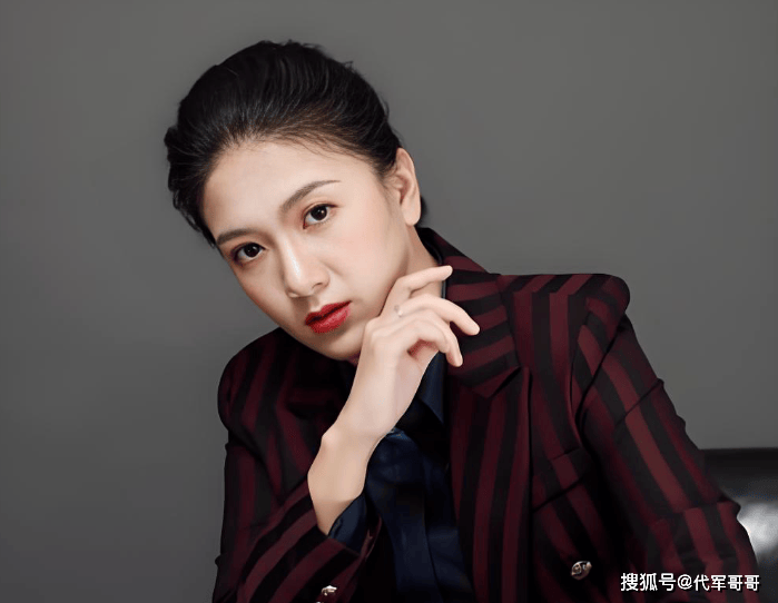 58岁演员周惠林娶31岁央视主持人,女儿才三个月大,婚姻生活很幸福