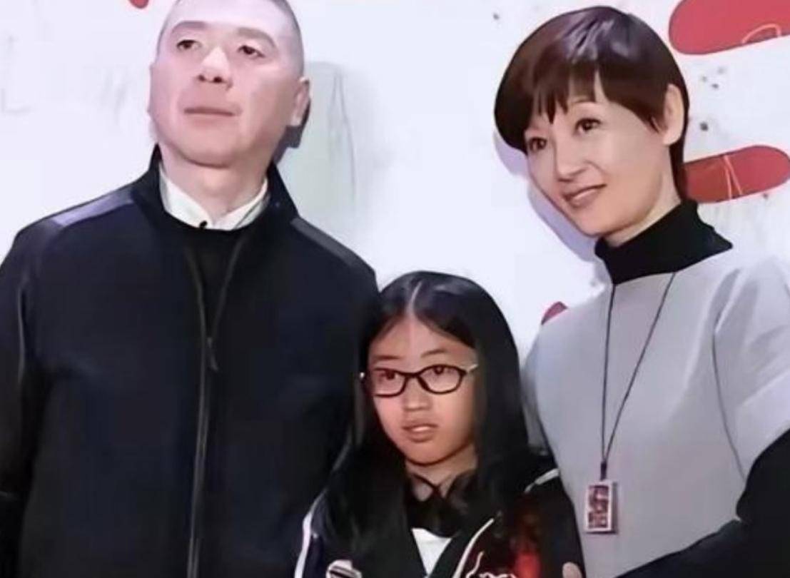 冯小刚“养女”竟越来越好看了,长相变得更像爸爸,气质像徐帆