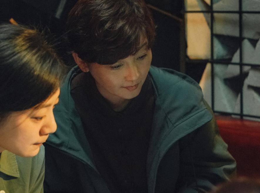 冯小刚“养女”竟越来越好看了,长相变得更像爸爸,气质像徐帆