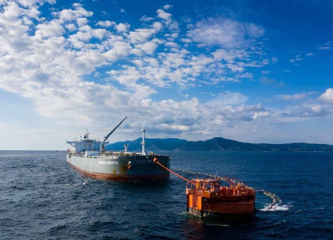 乌克兰得意忘形，黑海三声巨响，自爆艇突袭得手，炸掉美国资产？