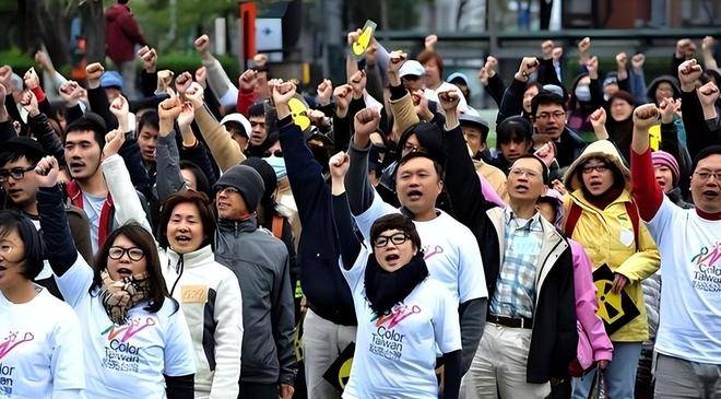 台湾的年轻人正在面临低薪与高房价的夹击，经济增长疲弱，买房已成奢望