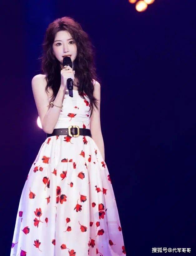 分手8年后，再次官宣喜讯的毛晓彤，是陈翔高攀不起的存在