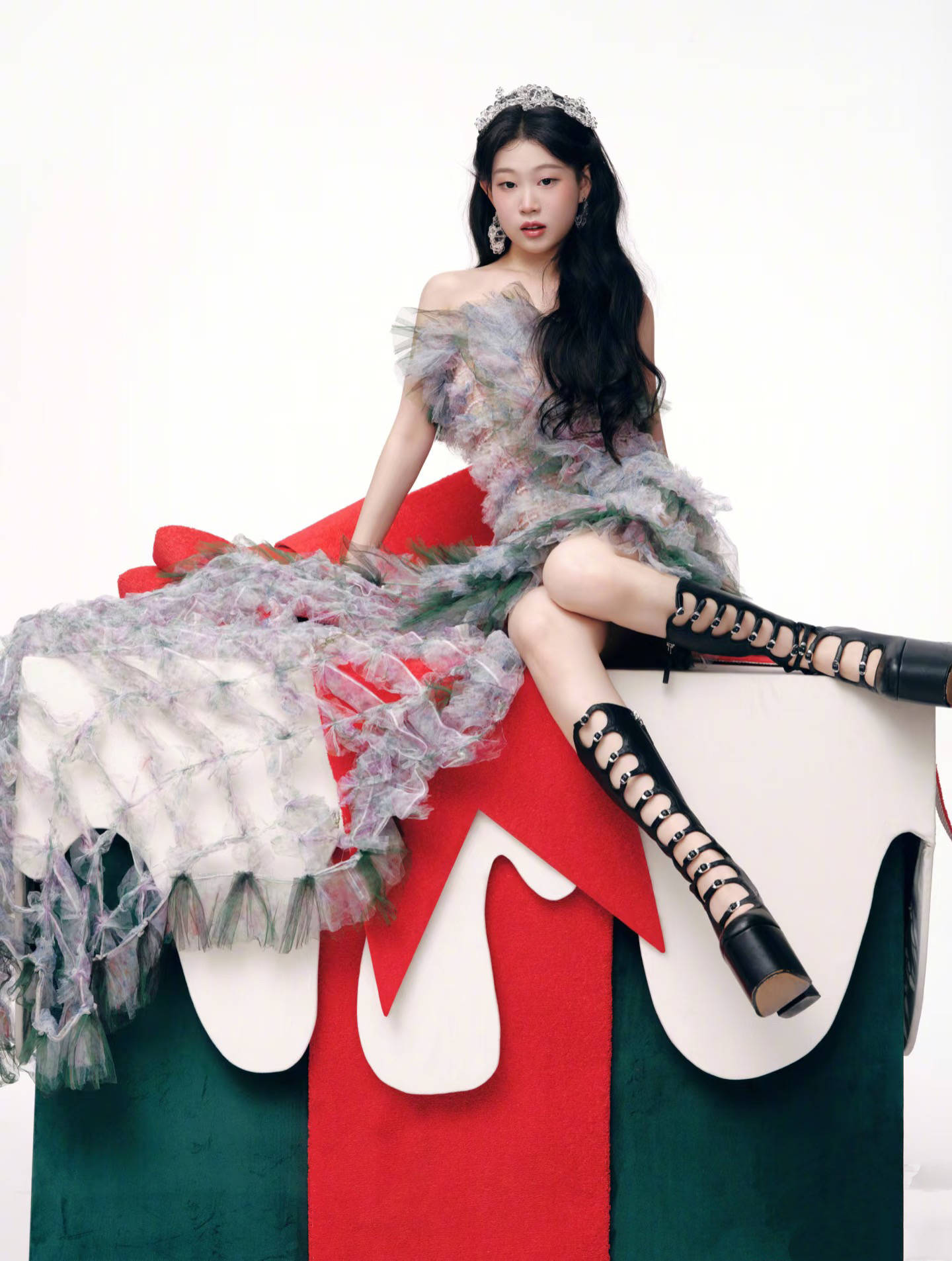 19岁沈佳润再登封面，“最丑星二代”穿上丑衣服，意外讨喜又好看