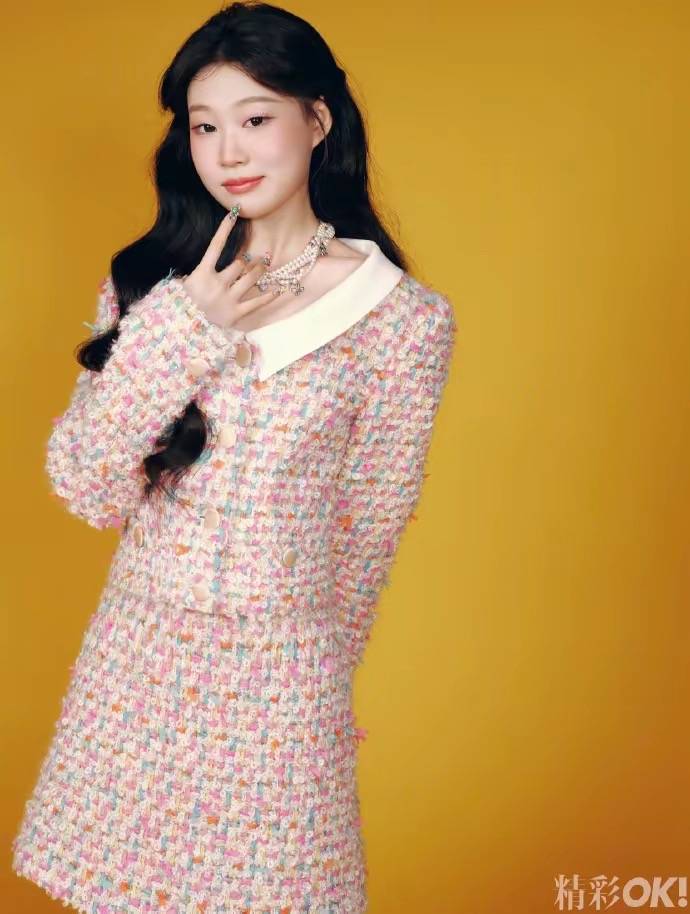 19岁沈佳润再登封面，“最丑星二代”穿上丑衣服，意外讨喜又好看