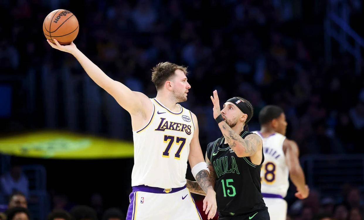 正在直播：NBA常规赛太阳对阵湖人詹姆斯、东契奇首发湖人冲8连胜NBA职业联赛中文官网__实时赛程比分+球队资讯