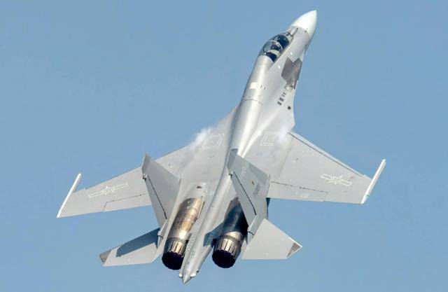 百米内,中外军机缠斗20分钟!八国战机轮番逼近,我飞行员一言震敌