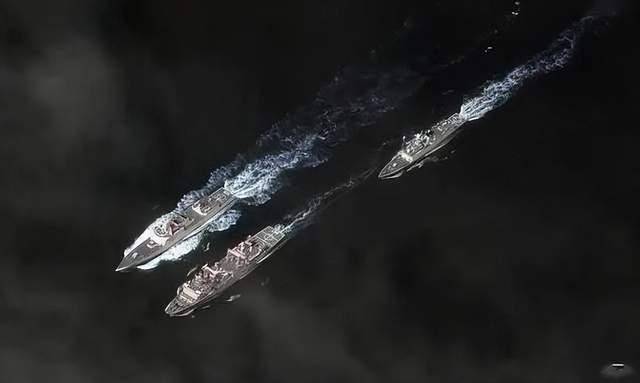 甲板细节清晰可见，美国卫星拍到中国南海大杀器，澳菲只能干着急