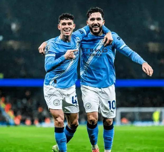 “英格兰足球超级联赛随着阿森纳1-2曼城3