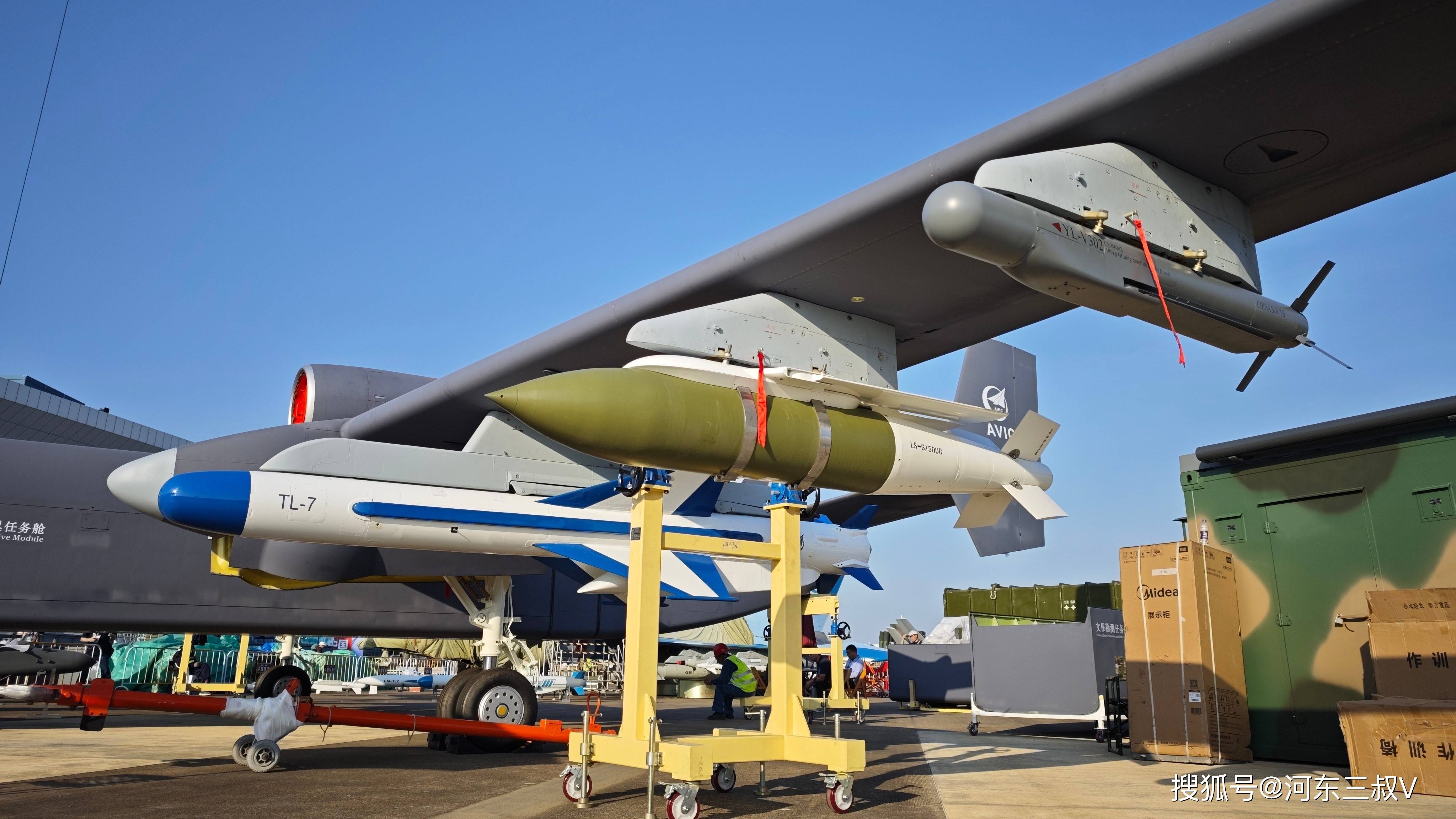 “九天”首飞,无人机中的航母,载重6吨一次可投射200架巡飞弹