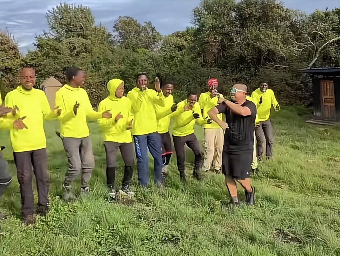 大使馆回应了!证实蓝战非受胁迫,转账108.8万,绑匪已浮出水面